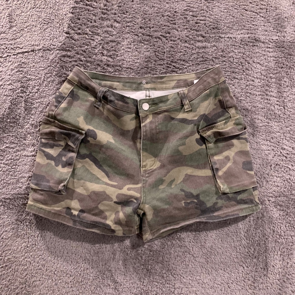 Camo Cargo Shorts Womens Size 30‎ Camouflage Utility Mini Shorts